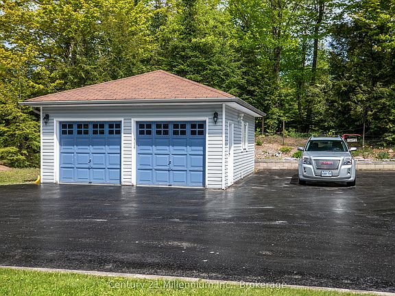 5th image of 31 Hemlock Rd