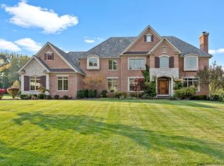 305 Hamilton Ct, Lincolnshire, IL 60069