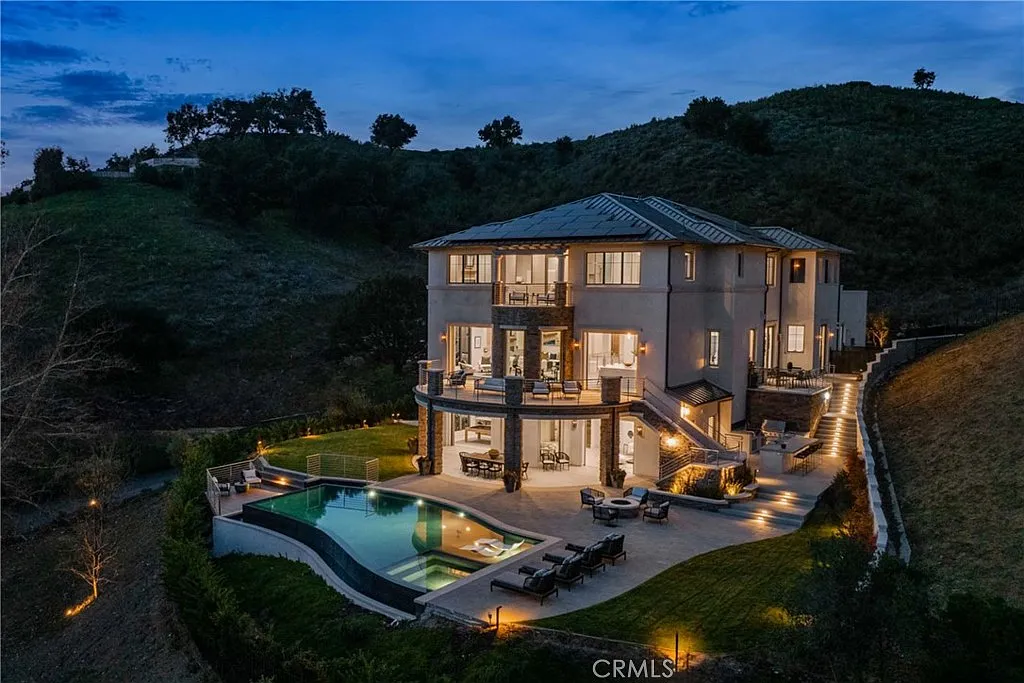 6 bed, 8.0 bath, 8305 sqft, $40,000 — Photo 1