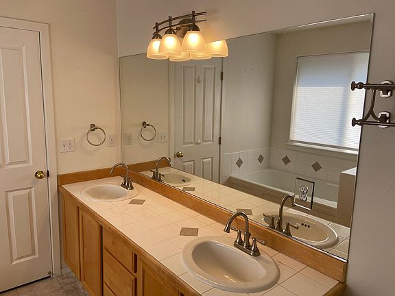 4th image of 12529 NE 101st St