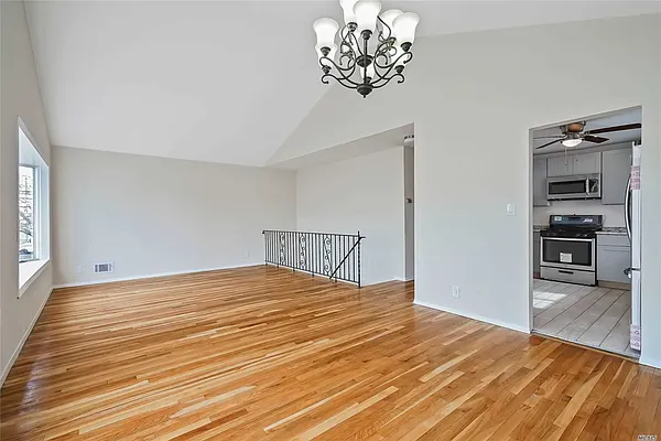 Sold by Century 21 Amiable Realty Group II Inc | media 4