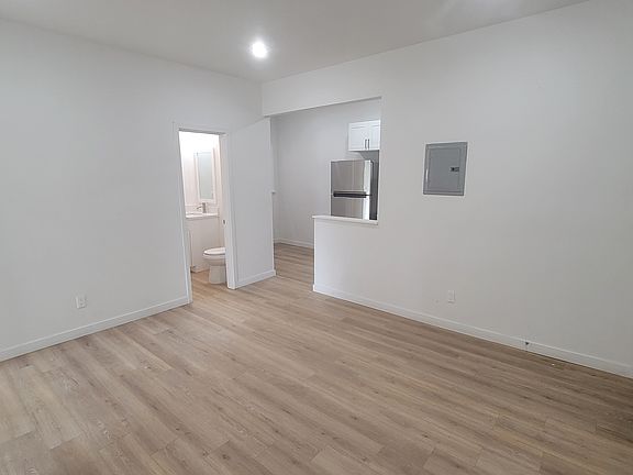 4th image of 3045 Leeward Ave APT 201