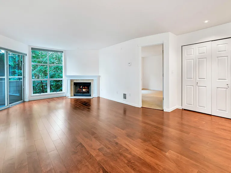 424 102nd Ave SE #107 — Photo 5