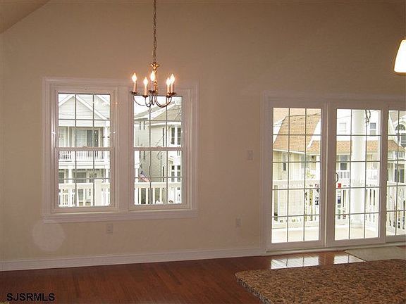 4th image of 3335 Asbury Ave