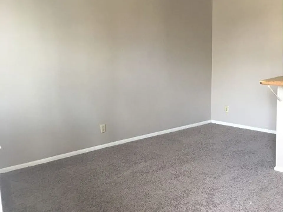1217 Main St