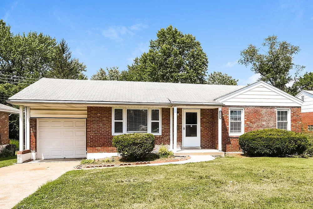 3 bed, 2.0 bath, 1654 sqft, $1,915 — Photo 3