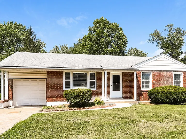 1249 Waldorf Dr — Photo 3