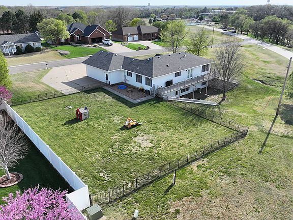 3rd image of 503 Novak St