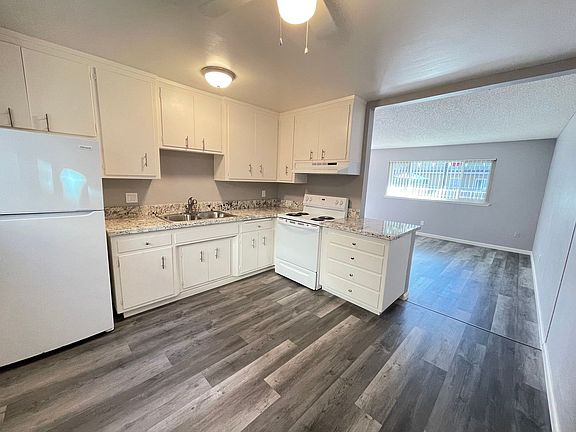 4th image of 2823-2831 El Camino Ave #2831-10