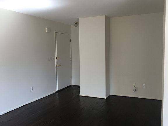 5th image of 32718 Grand River Ave Unit B28