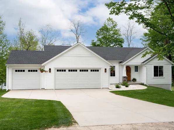 84 Nine Mile Rd NW, Comstock Park, MI 49321