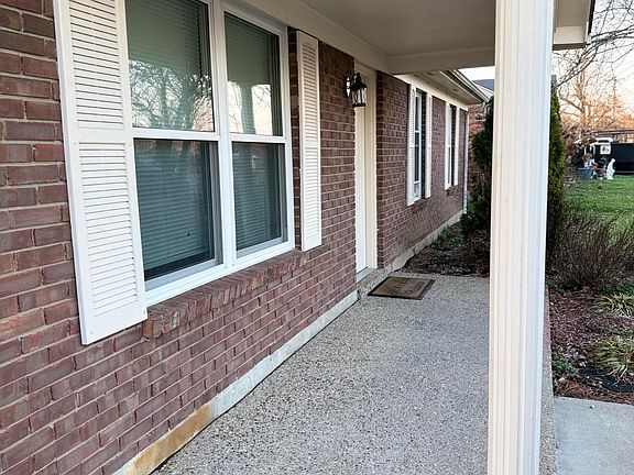 3rd image of 261 Bigwood Way
