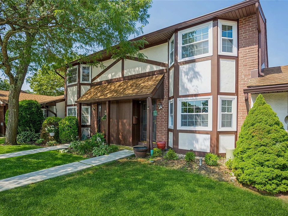 1st image of 141 Greenmeadow Dr #141