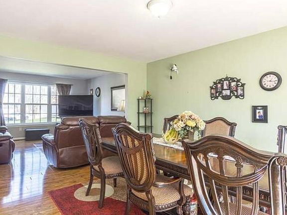 3rd image of 416 Kendall Ln