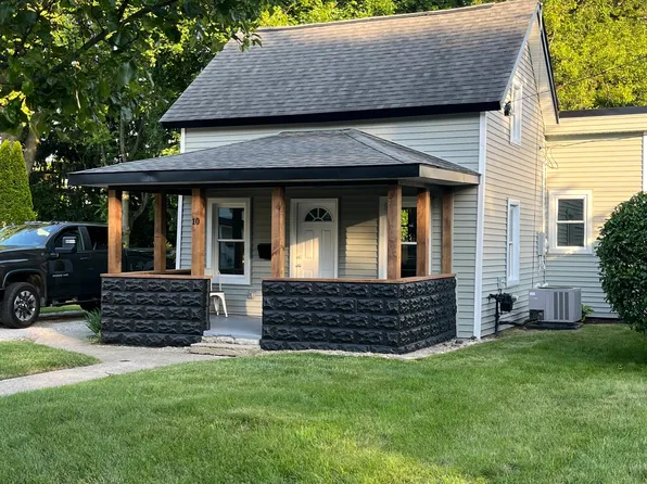 10 Lakeville Ct, Oxford, MI 48371