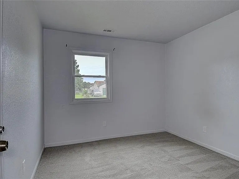 1093 Salisbury Dr — Photo 25