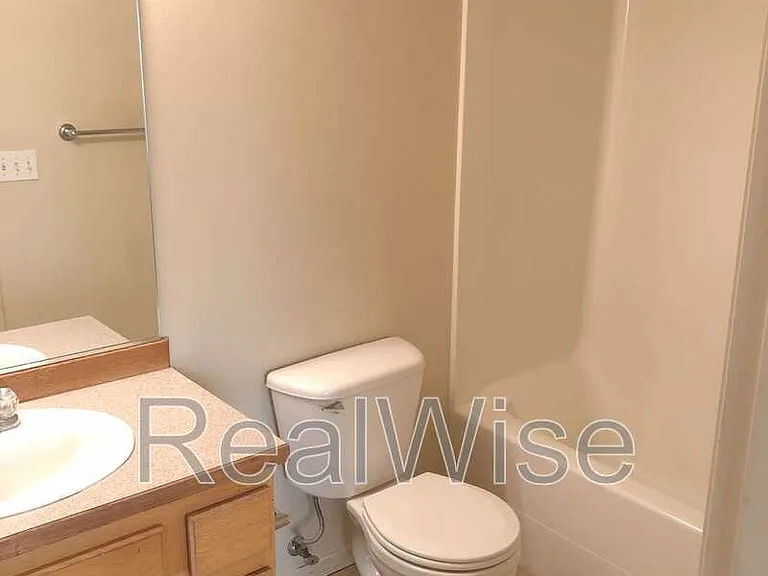 2621 NW Cedar Ave #4 — Photo 15