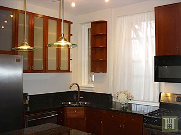 5th image of 11 Schermerhorn St APT 4WA