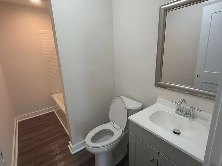 214 W Lokey Ave — Photo 9