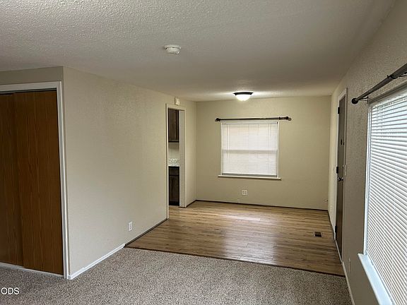 3rd image of 1216 Maple Park Dr