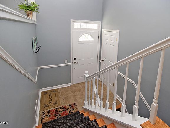 3rd image of 594 Aquaview Dr