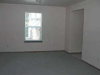 5 bed, 2.5 bath, 1726 sqft, $4,000 — Photo 4