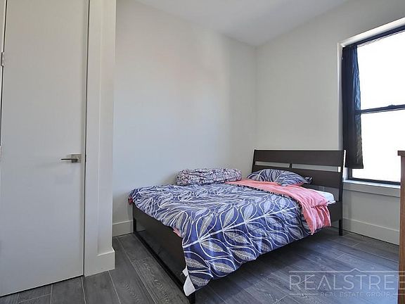 3rd image of 358 Kosciuszko St APT 4A