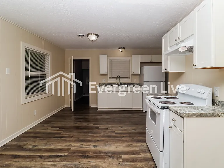 341 Forest Ave — Photo 5