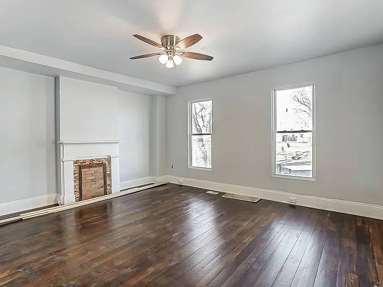 2826 E 2nd St — Photo 10