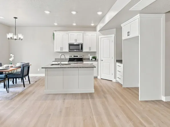 835 E 270 S #8, Smithfield, UT 84335