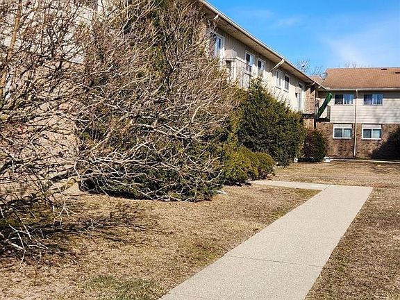 3rd image of 31555 Fraser Dr