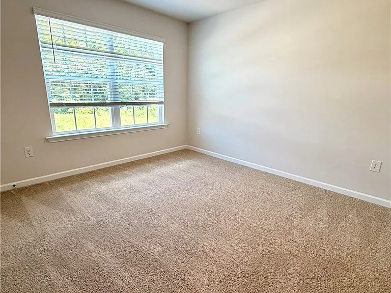 305 Robert Pl — Photo 27