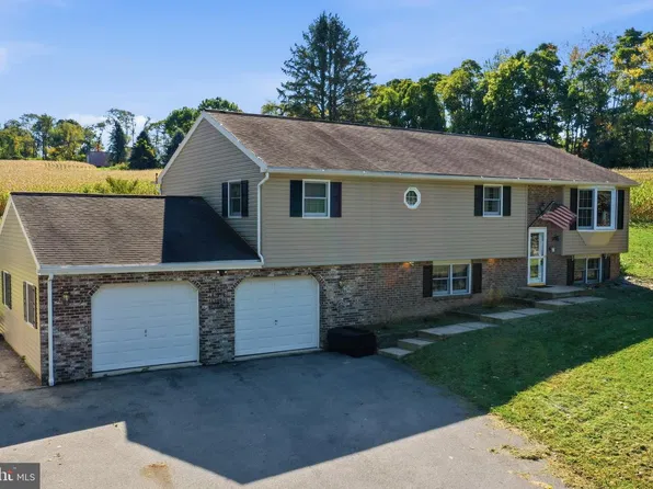 36 Hertzog School Rd, Mertztown, PA 19539