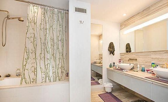 2nd image of 1008 N Larrabee St #3E