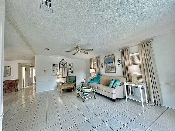 5th image of 1712 Hatteras Ln
