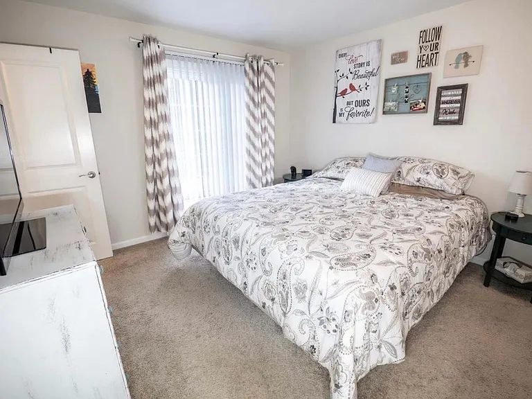 210 Canterbury Ave — Photo 25