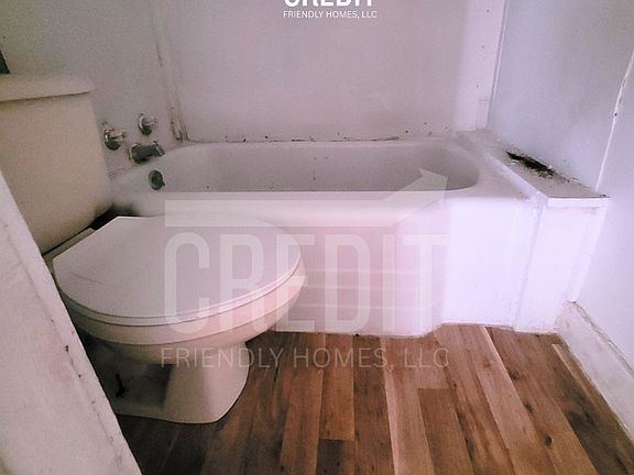 5th image of 1419 E North St