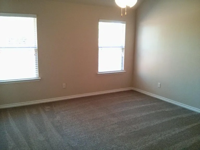 2239 Colby Ln — Photo 8