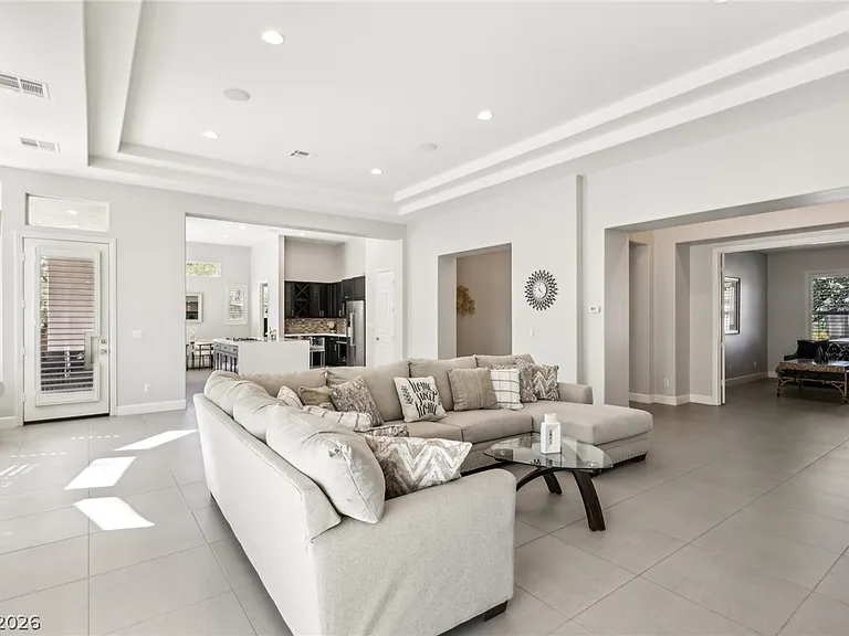 1721 Choice Hills Dr — Photo 6