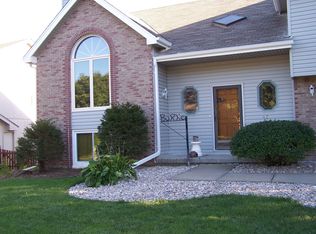 1013 Creighton Rd, Papillion, NE 68046