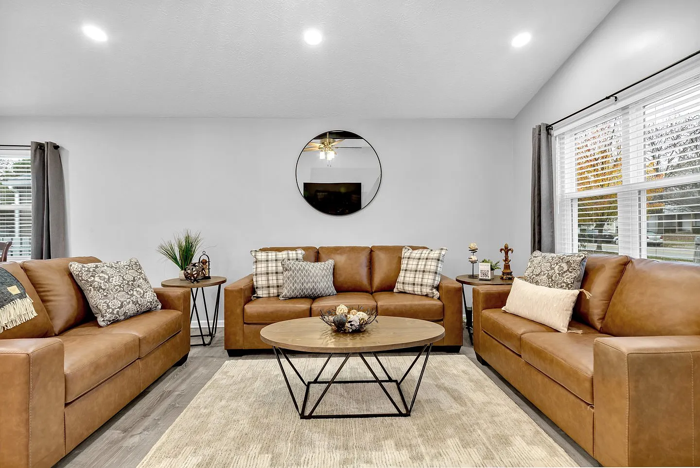 3 bed, $4,200 — Photo 3