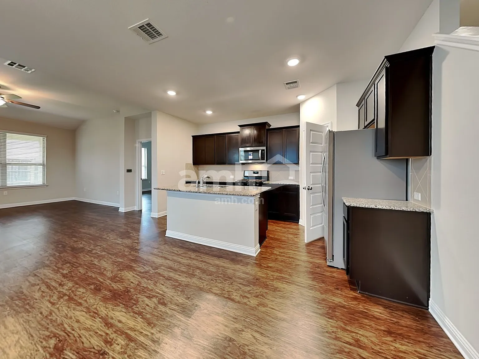 4 bed, 3.5 bath, 2118 sqft, $2,425 — Photo 4