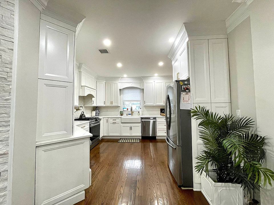 1st image of 370 Bement Ave