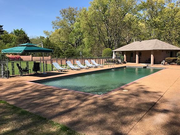 5th image of 8118 Meadow Glen Dr
