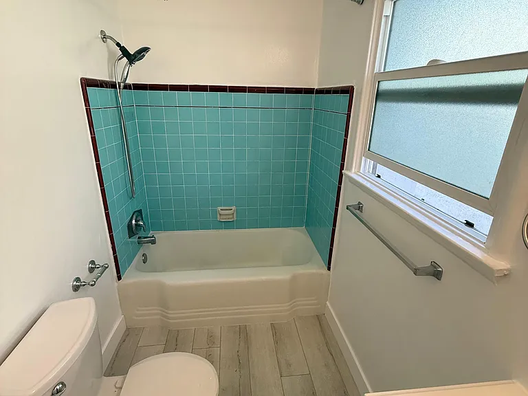 805 Venice Blvd #4 — Photo 9