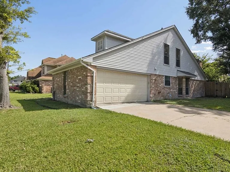 6915 La Mirada Dr — Photo 4