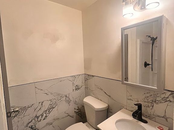 2nd image of 2984 Benchwood Rd #1