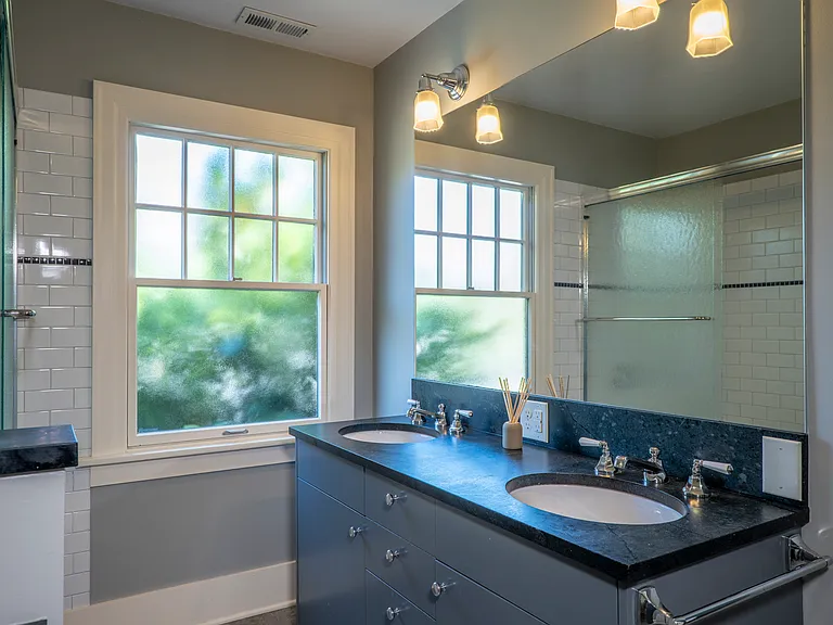 Guest bathroom upstairs.