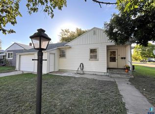 521 W 2nd Ave, Miller, SD 57362