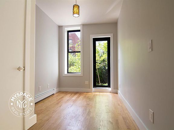 4th image of 1044 Putnam Ave APT 2
